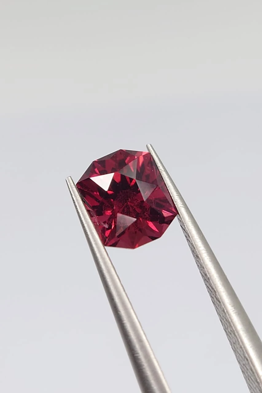1.2ct Natural Stunning Rhodolite Garnet loose Gemstone From Tanzania — view 2
